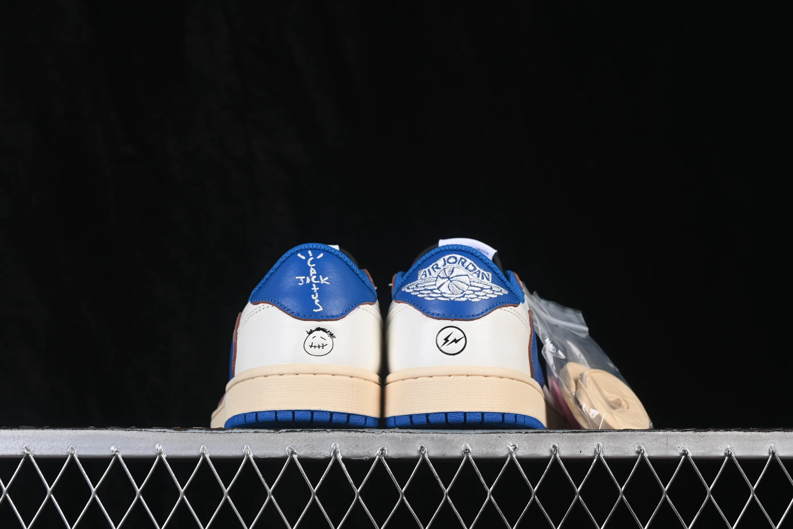 All categories Air Jordan Jordan series basketball shoes Air Jordan 1 Low ZG version Travis Scott x Air Jordan 1 Low OG AJ1 Joe 1 undercut low top full head layer DM7866-104